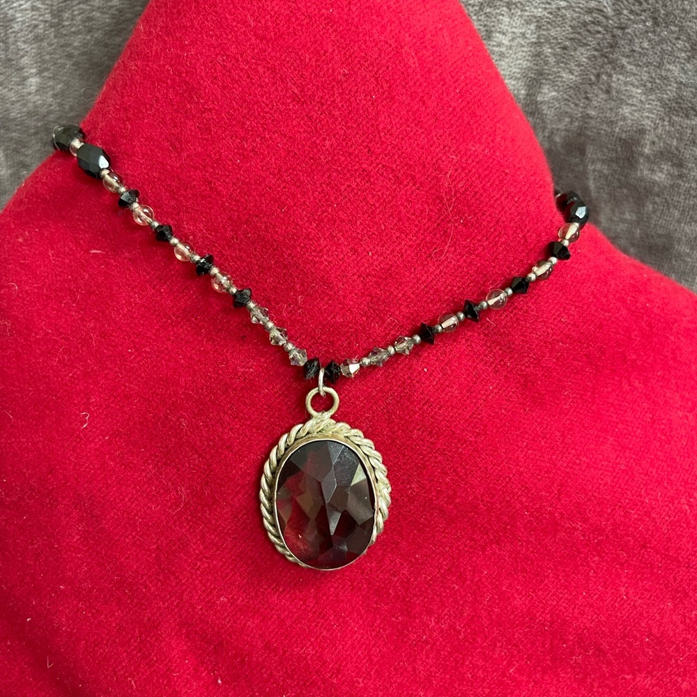 Elegant Black and Gold Pendant Necklace